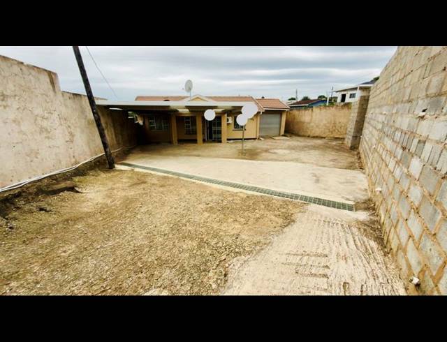 3 BEDROOM HOUSE FOR SALE IN KWAMASHU
